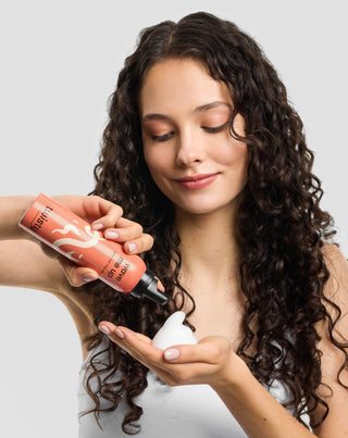 Wave me up Twisty mousse fixadora de caracóis para cabelos encaracolados sem os deixar pesados - 2