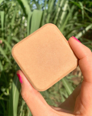 Bálsamo corporal delicadamente bronzeador em barra com manteiga de bacuri e glitter ecológico Auna_2 - 2