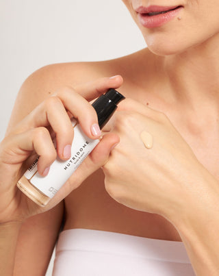 Nutridome Lightweight Full Coverage Mattifying Face Foundation 12h 01 ivory - 2