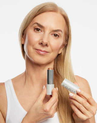 Bronzeador em stick para contorno do rosto para peles maduras 50+ Aggie - 5