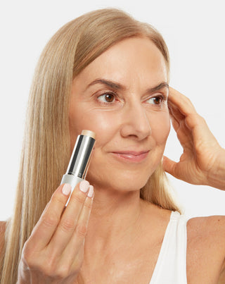 Marcador em stick com óleo de rícino e manteiga de karité para peles maduras 50+ Aggie - 3