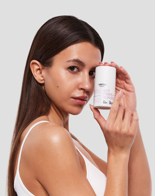 Creme ligeiro anti-foto-envelhecimento Mas primeiro, protetor solar SPF 50+ Veoli Botanica - 3