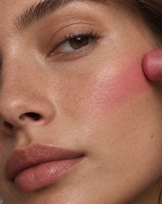 Blush em stick efeito natural e cuidado Desert Rose Nutridome - 2