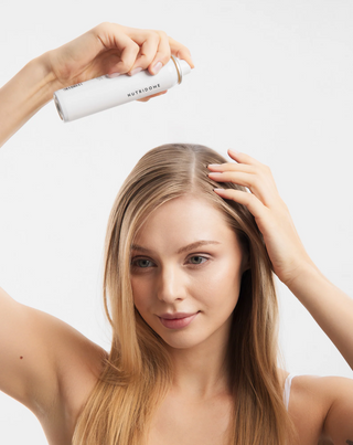 Champô seco Nutridome para todos os tipos de cabelo para restaurar a frescura e dar volume