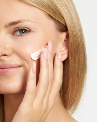 Conjunto de cosméticos para pele madura: creme de dia com filtro SPF 20 e creme de noite Orphica Clinic - 4