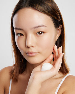 Espuma de limpeza facial purificante com spirulina e óleo de tsubaki Uddo - 2